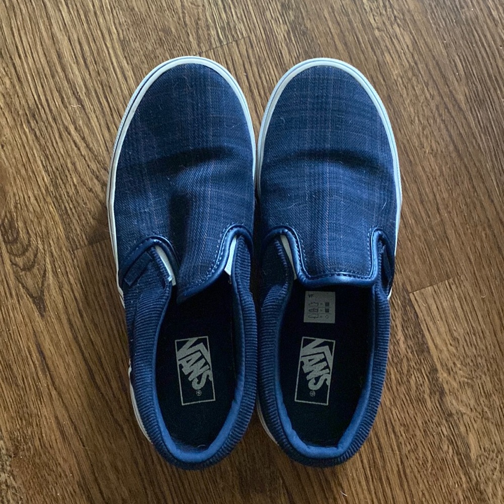 Gently Used - Vans Slip On (Boys)- size 3.5